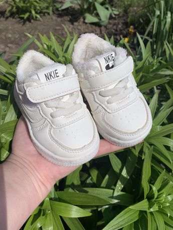 Продам кросівки для малюка