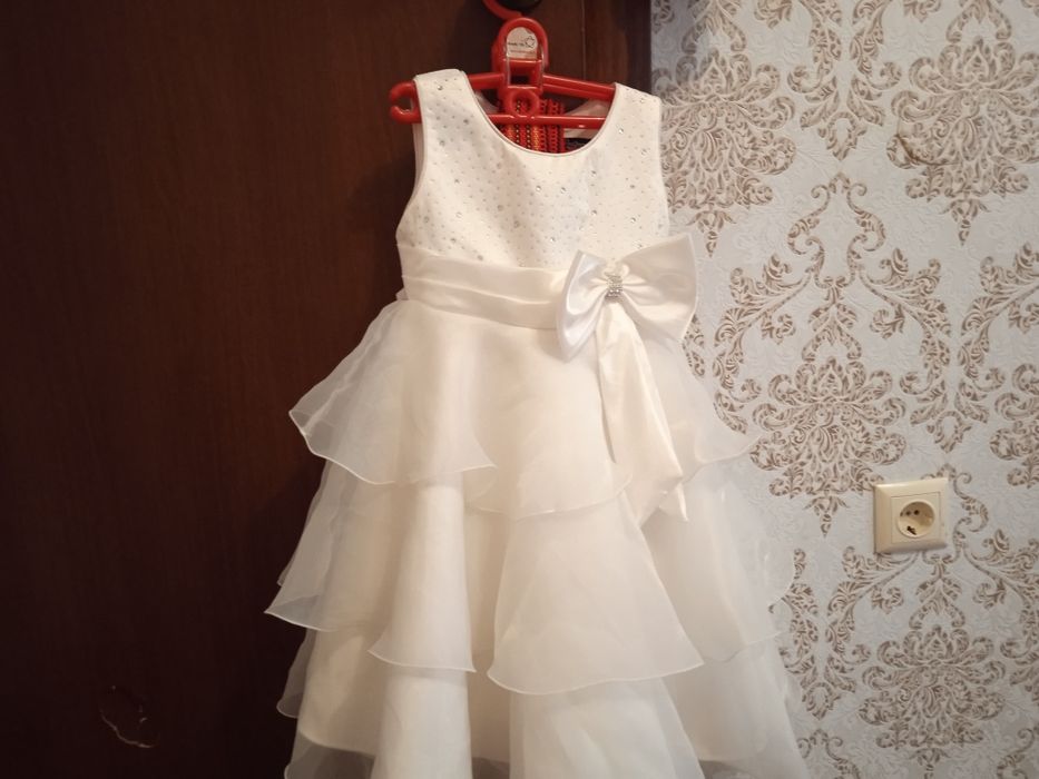 Сукня святкова р.104 НОВА