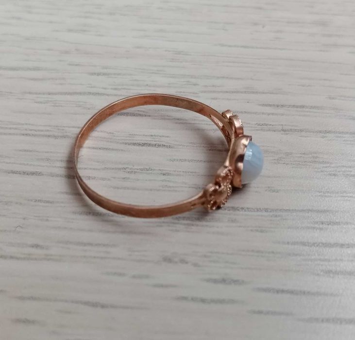 złoty pierścionek z jasnym oczkiem - próba 585 - 0,98 g - vintage