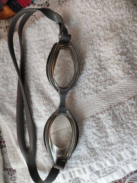 Продам очки для плавания