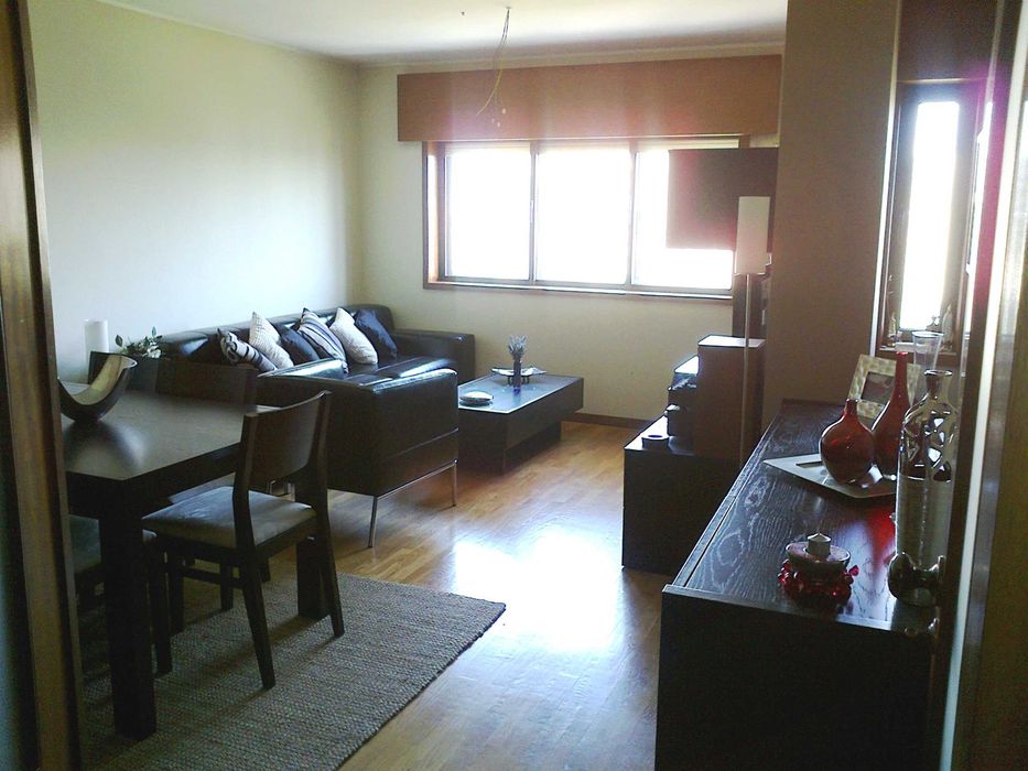 Quarto em apartamento na zona Prelada/Boavista