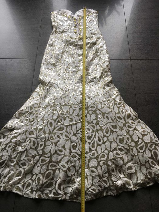 Suknia długa, wieczorowa, cekiny biało-złote, 38/40; używana