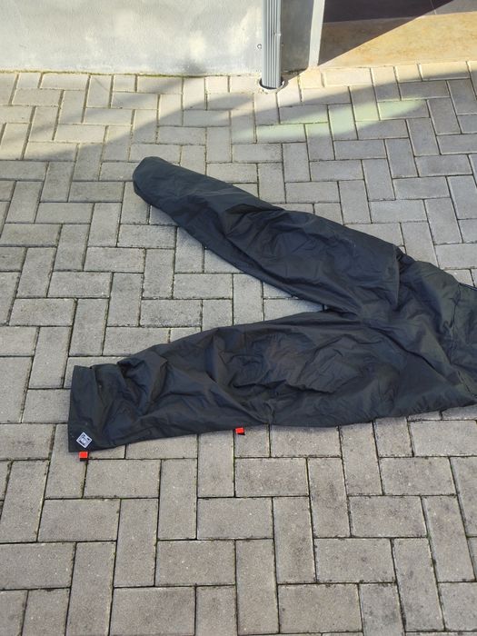 Sobrecalças para motociclista