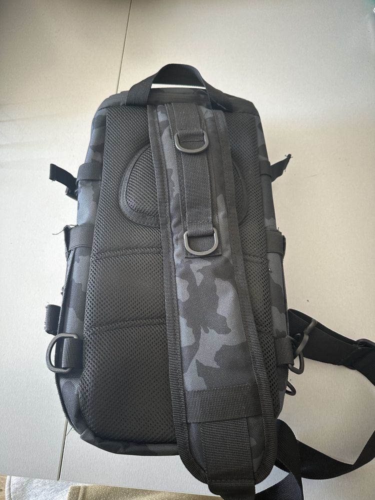 Mochila camuflada 16l