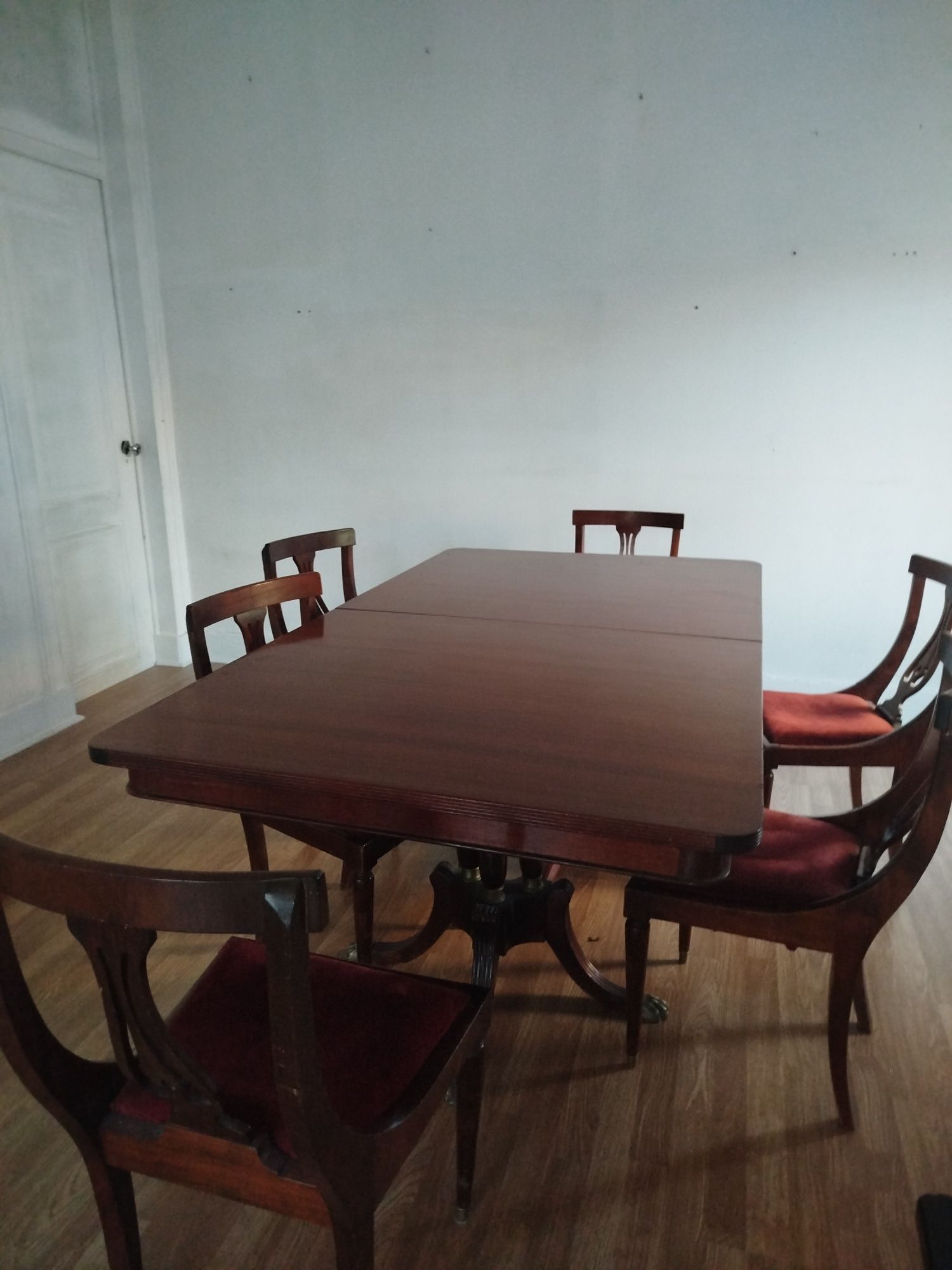 Mesa com 6 cadeiras