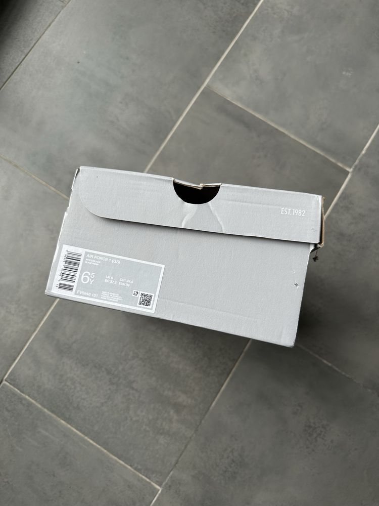 Жіночі оригінальні кросівки Nike Air Force 1 (GS) Low White/Black