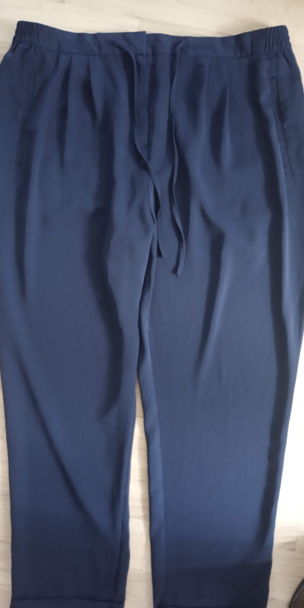 Spodnie granat roz EUR 44 firmy F&F