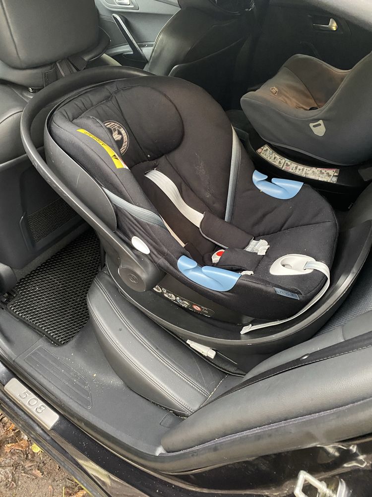Fotelik samochodowy Cybex Aton M z bazą Isofix