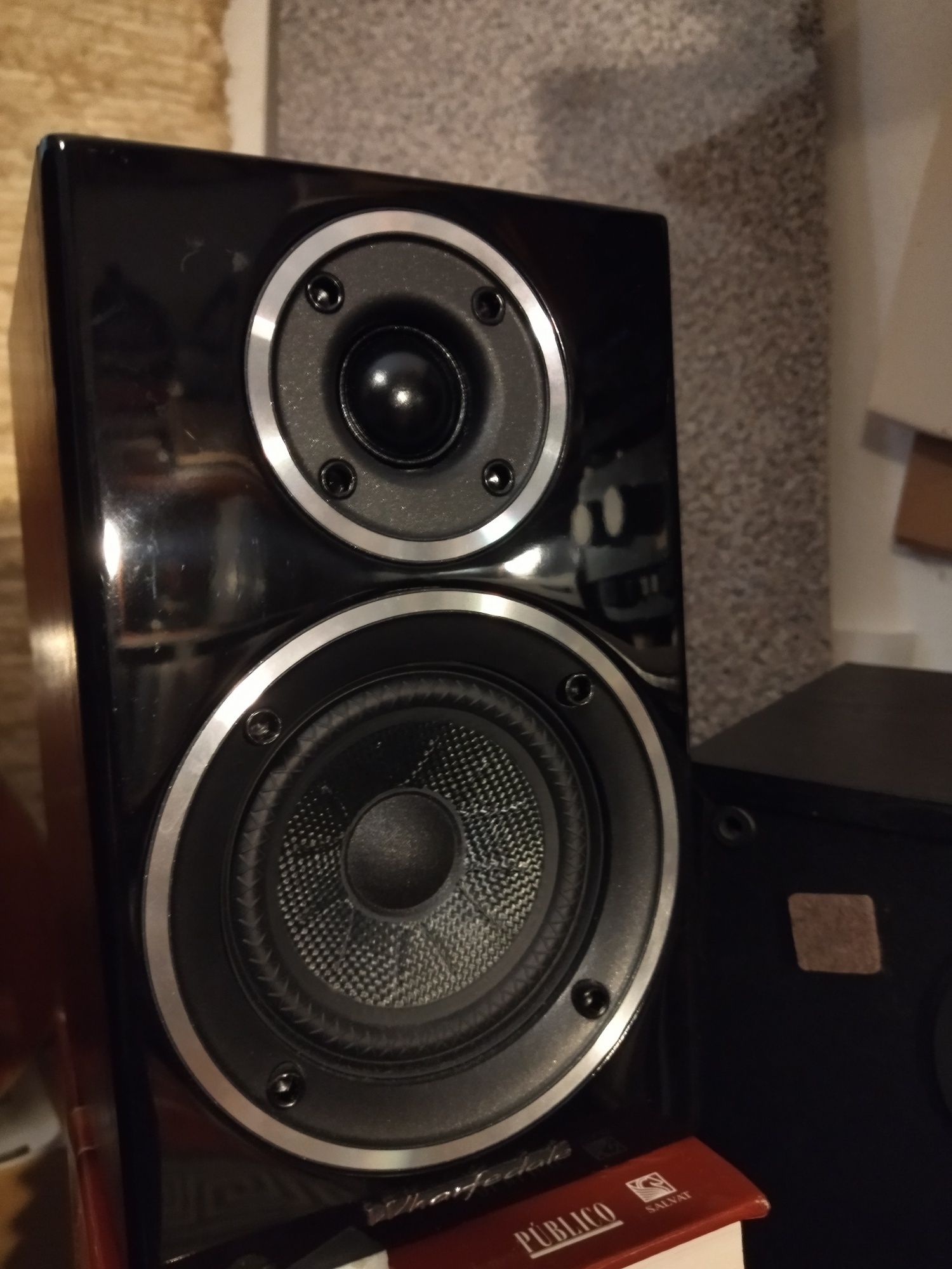 Colunas Wharfedale Diamond 210