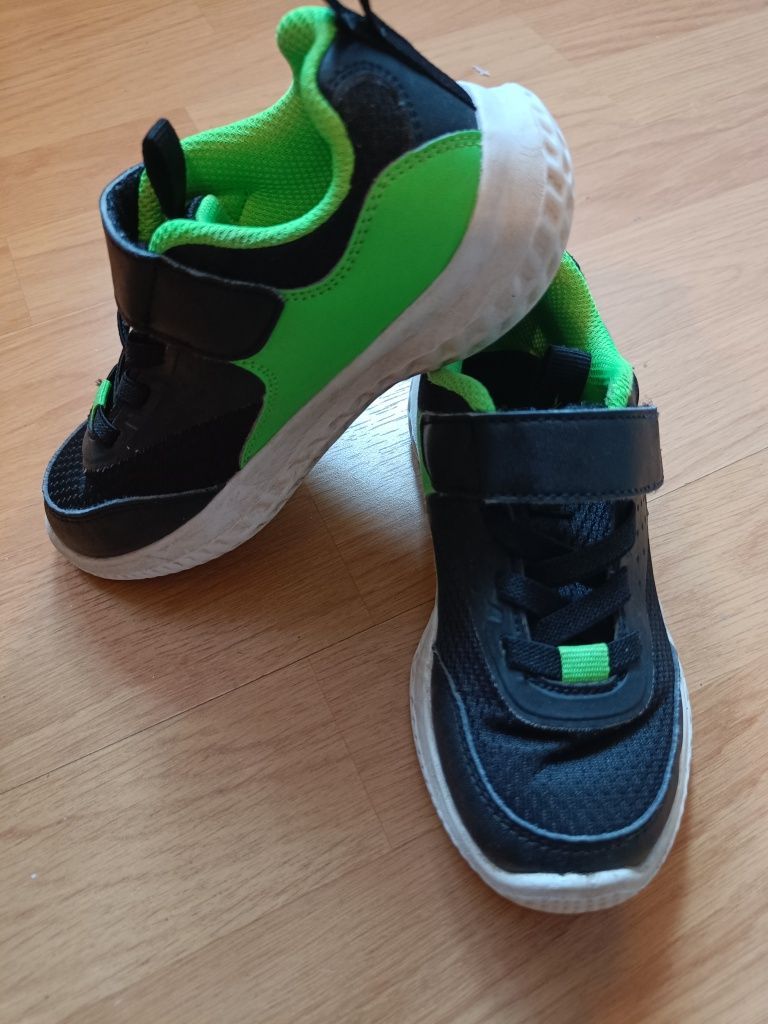 Buty chłopięce sportowe, "adidasy" Reebok, lekkie z siatki