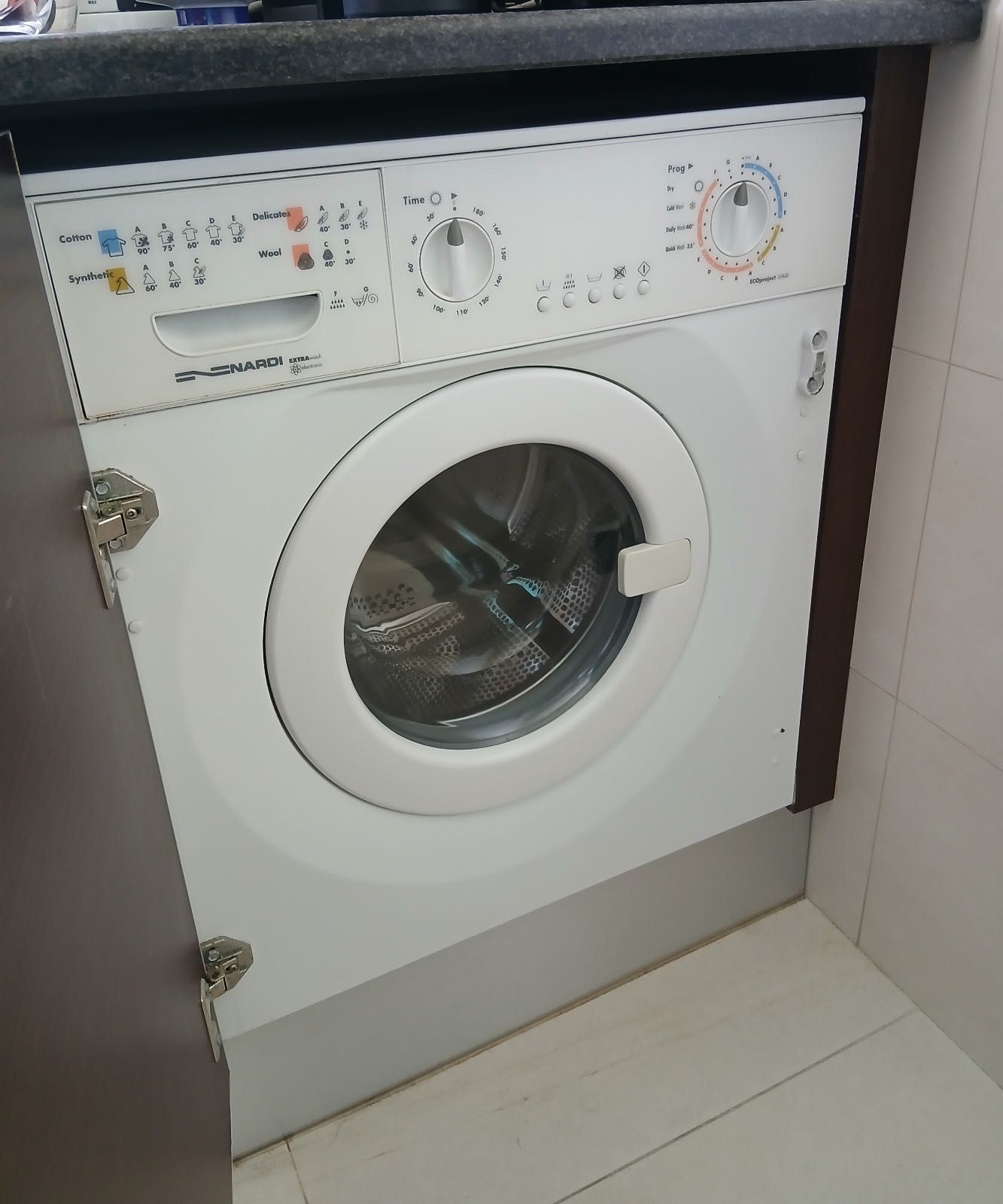 Máquina de lavar e secar roupa