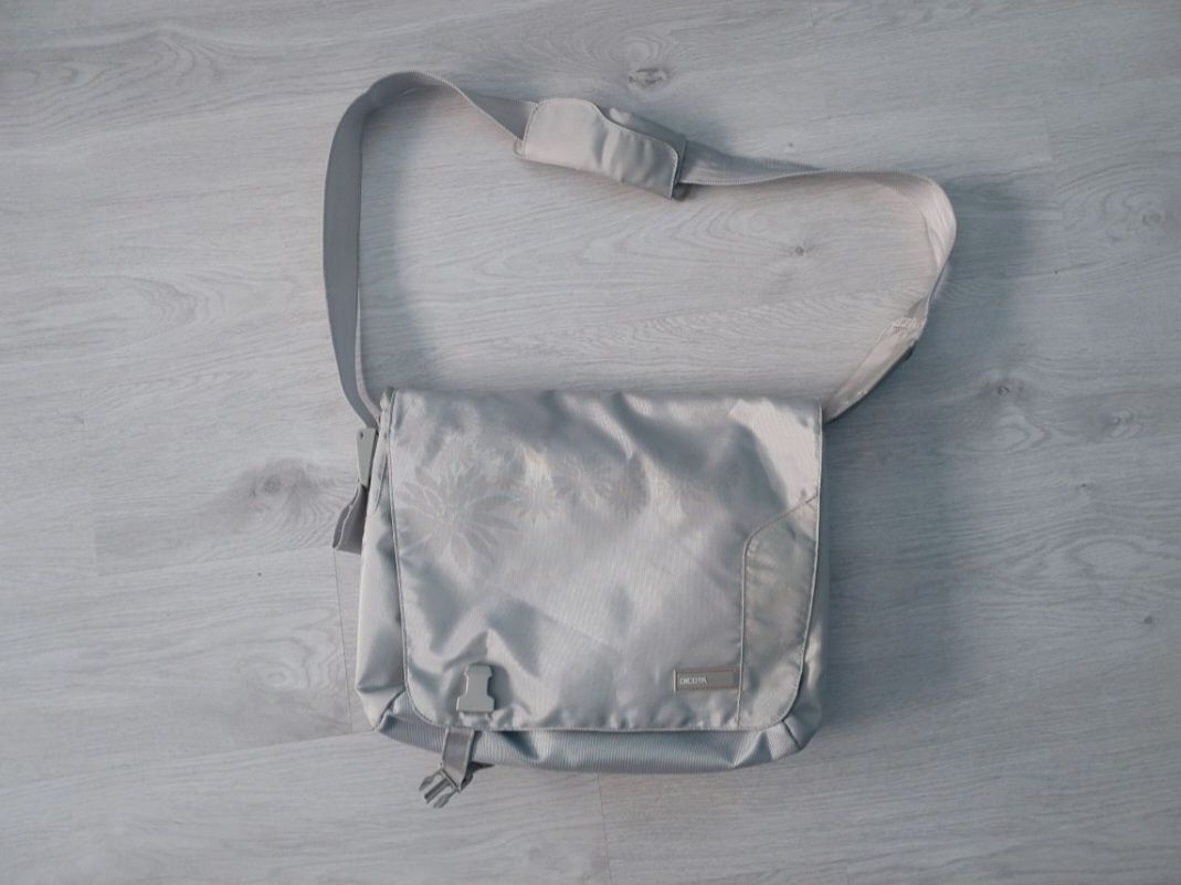 Torba na laptopa szara dicota funkcjonalna do biura pracy podróży