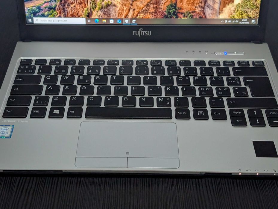Fujitsu Lifebook S936 - I5-6200U 12GB 128GB