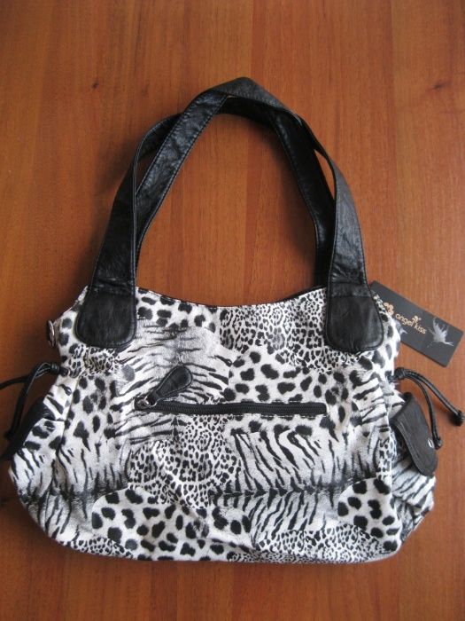 Брендовая женская сумка с леопардовым принтом.