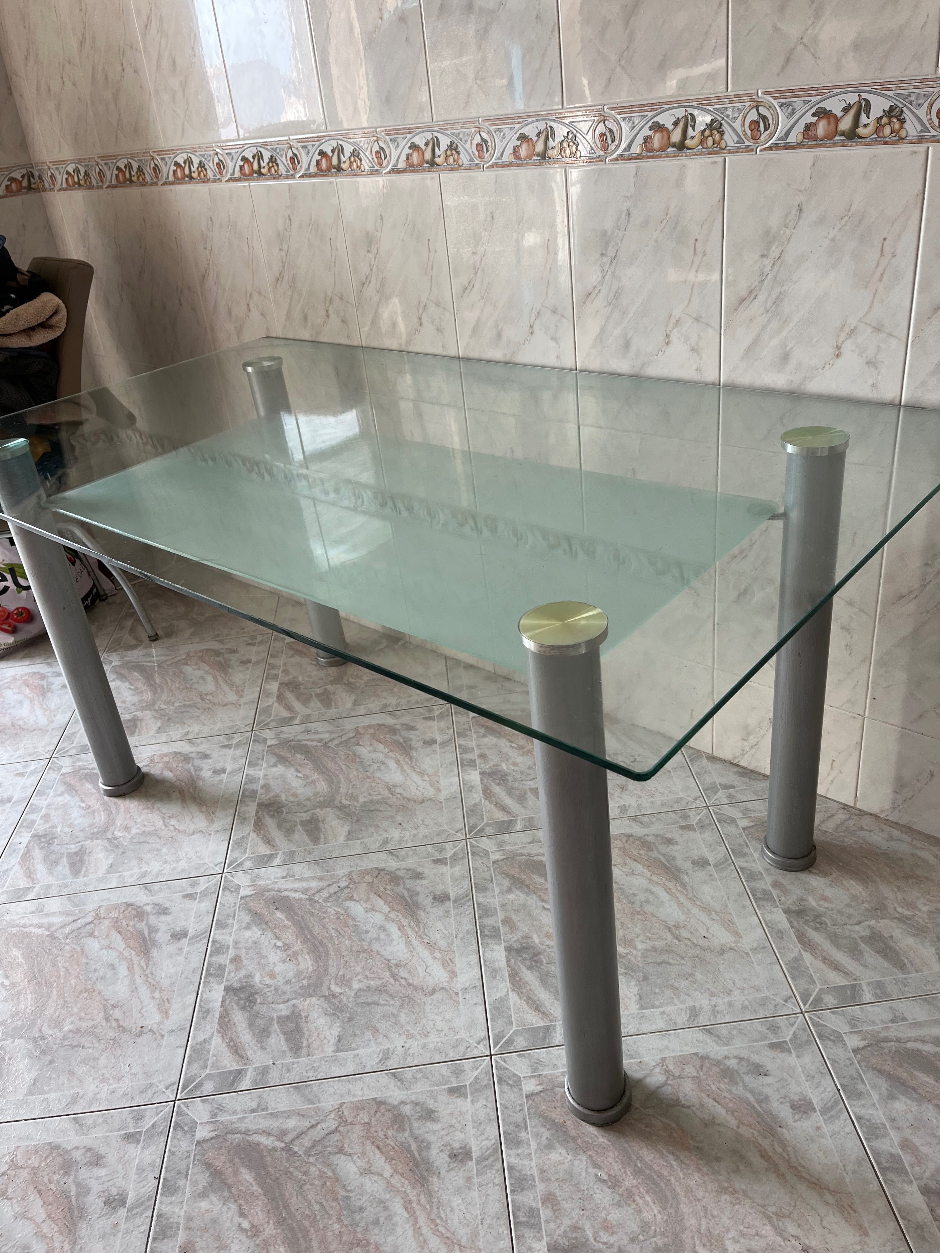 Mesa de jantar de vidro