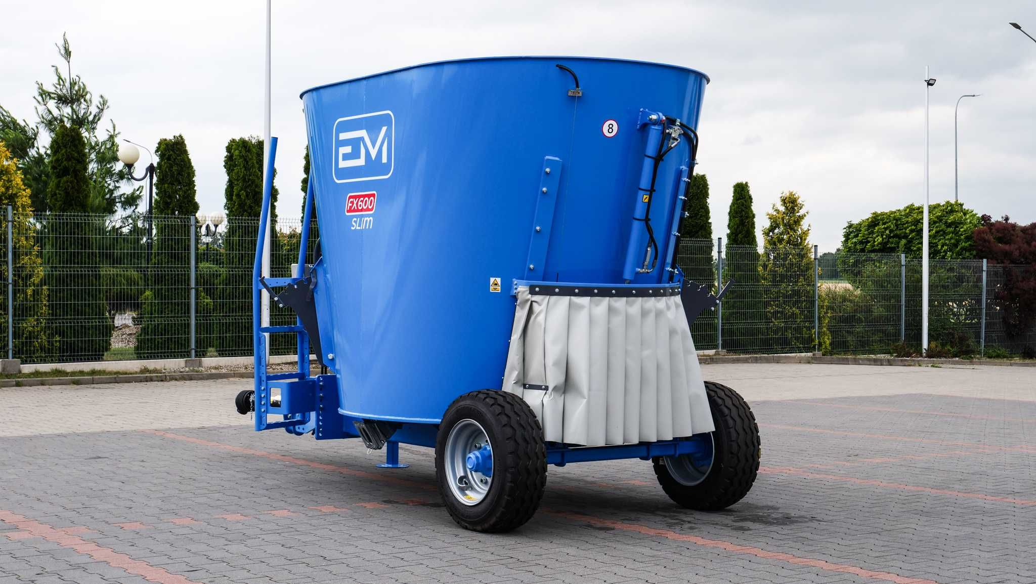 Wóz paszowy EM  RINO FX SLIM 600 (6m3) | Euromilk | Do wąskich obór