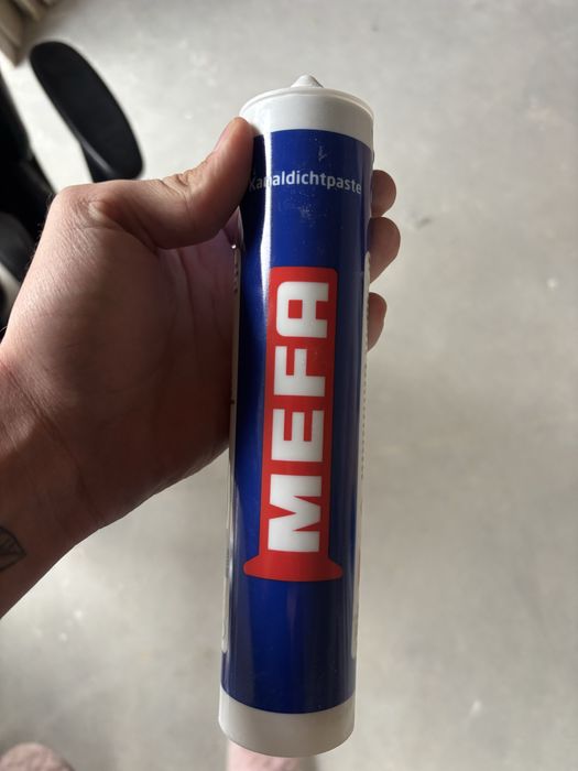 Silikon uszelniajacy MEFA szary