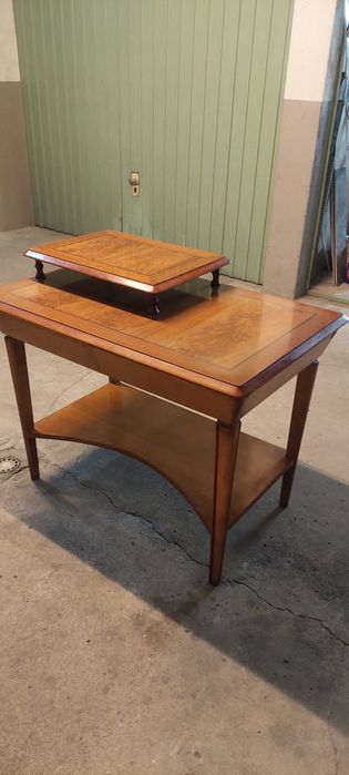 Secretária em madeira de cerejeira com gavetas