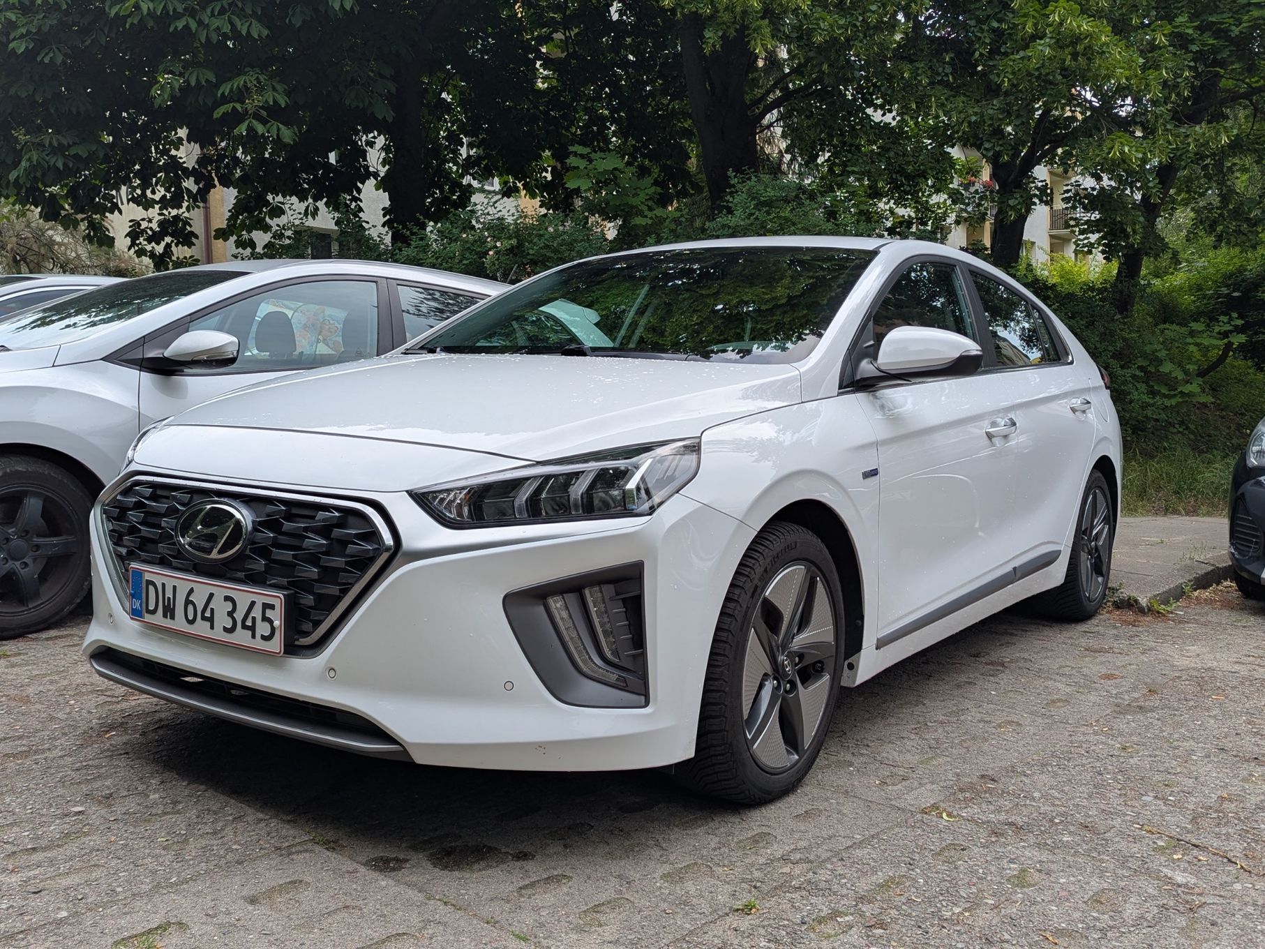 Hyundai IONIQ Hyundai Ioniq 1.6 GDI Hybrid Premium w idealnym stanie