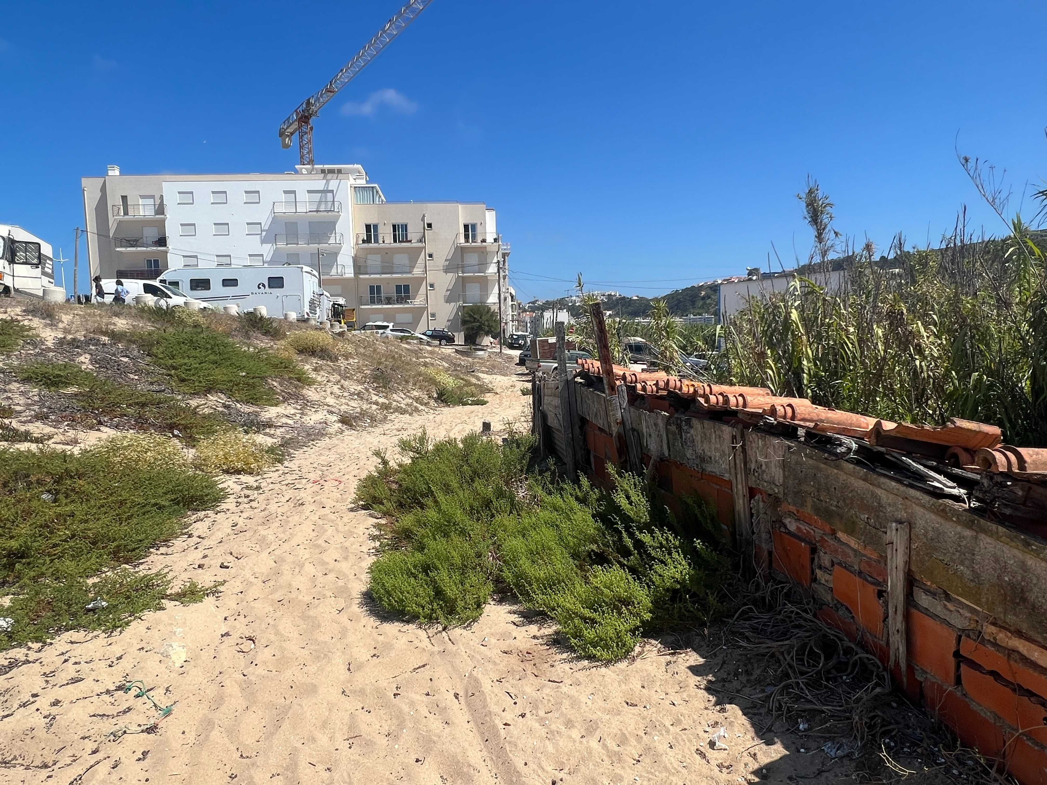 Terreno na Nazaré (600 m2), junto à marginal