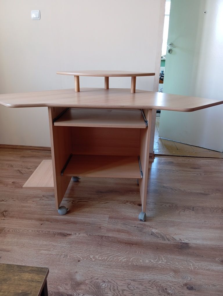 Biurko rogowe w dobrym stanie
