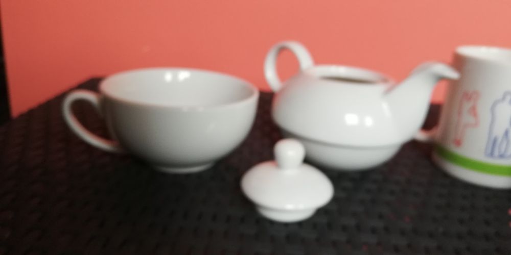 Imbryk z filiżanką do herbaty + kubki