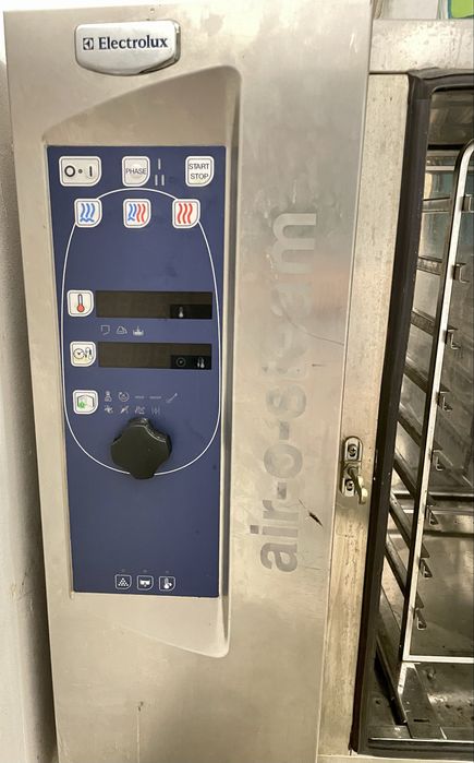 Uszkodzony elektryczny piec konwekcyjno parowy Electrolux 8GN 1/1 400V