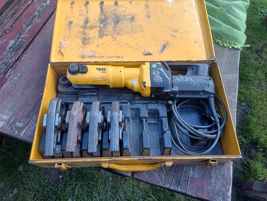 Zaciskarka do rur Rems z szczekami