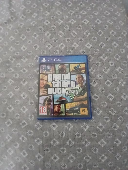Vendo lote de 2 PS4 + comando + phones + jogos