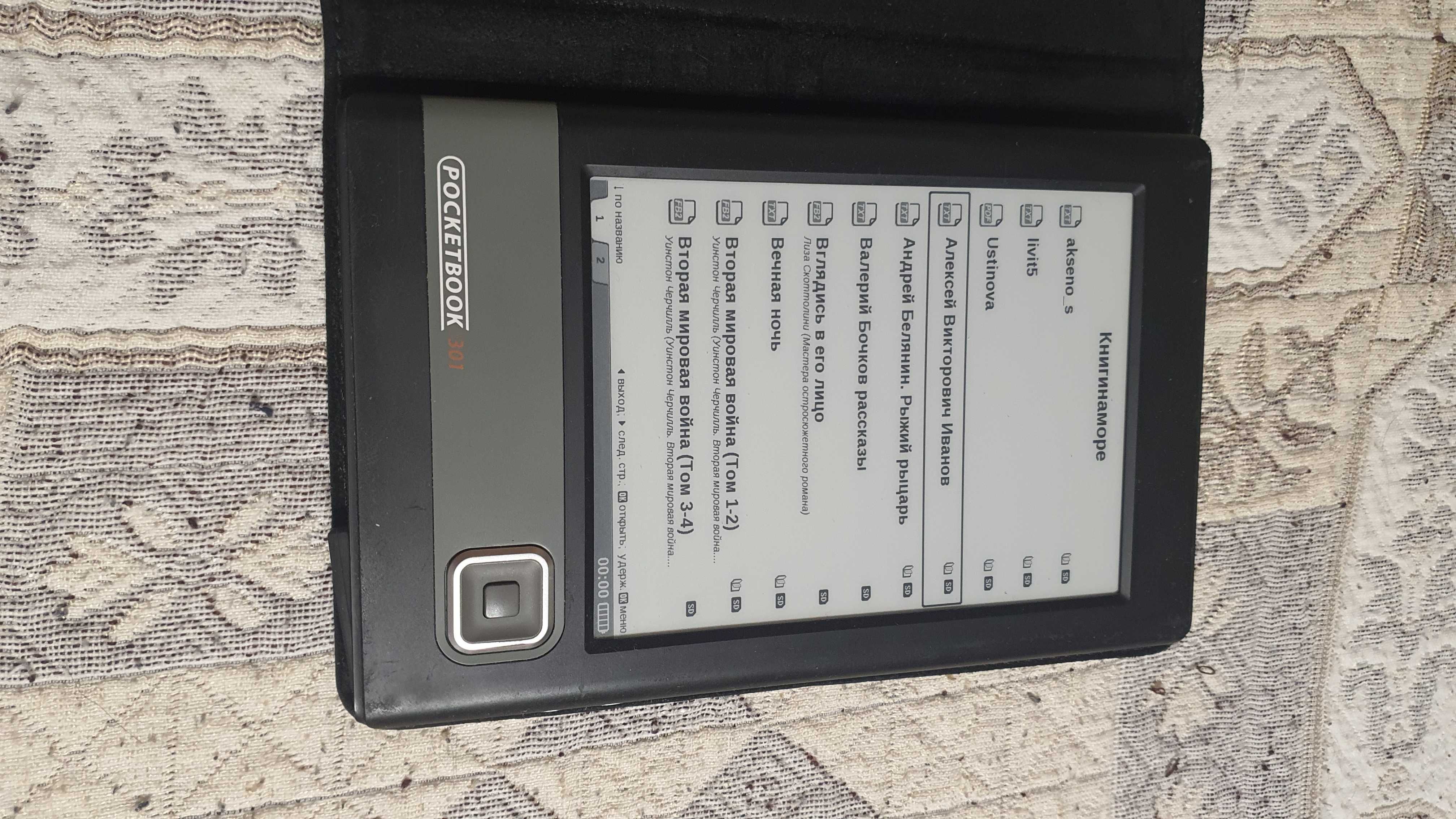 Электронную книгу Pocketbook 301 с чехлом в отл. состоянии.