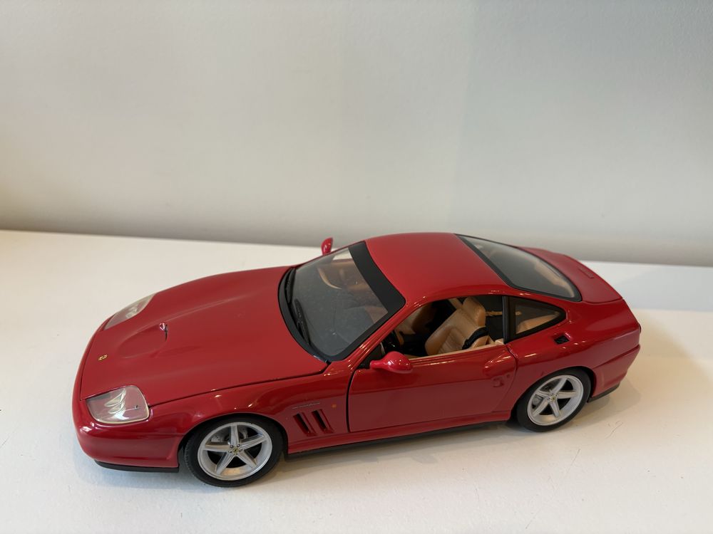 Model Ferrari 550 Maranello 1:18 HotWheels (maisto bburago ut models)