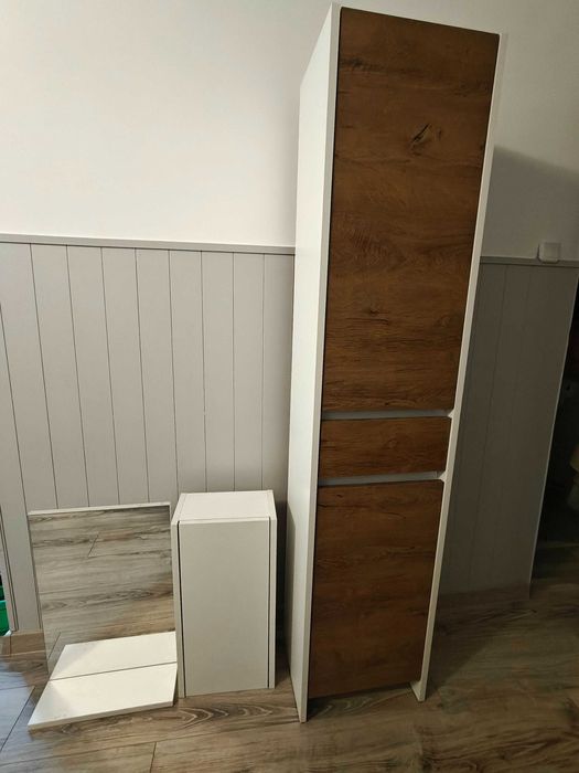 Komplet mebli łazienkowych słupek szafka lustro