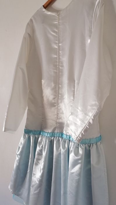 Vestido de setim modelo exclusivo de alta costura