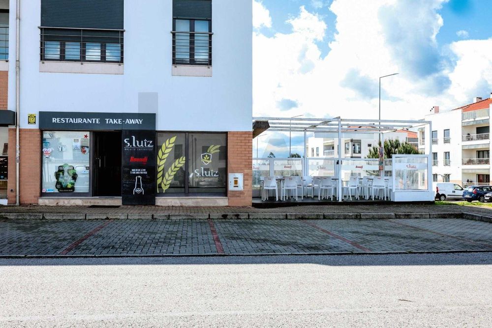 Restaurante/Pastelaria para Venda ou Trespasse na Quinta de São Luiz