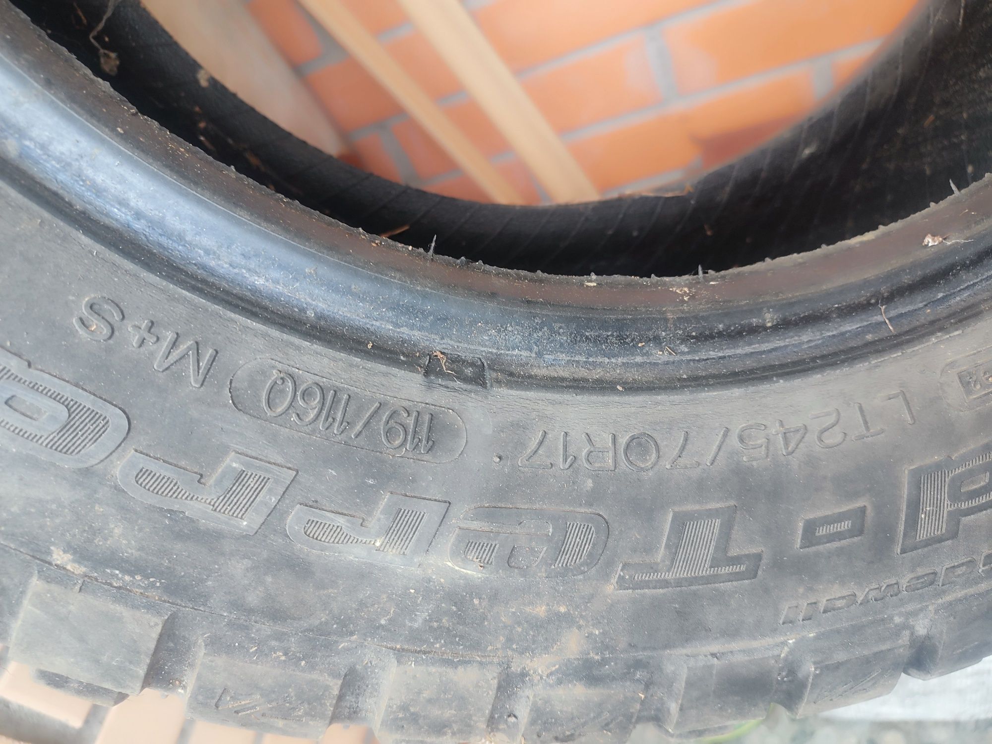 Продам шини 4шт bf Goodrich km2