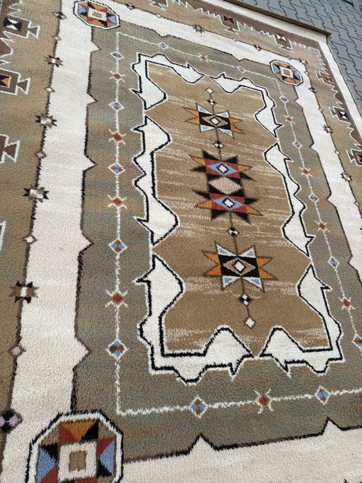 Dywan 345×243 cm – geometryczny wzór, styl etniczny
