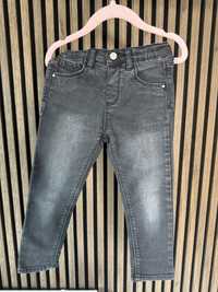 Czarne jeansy zara 104