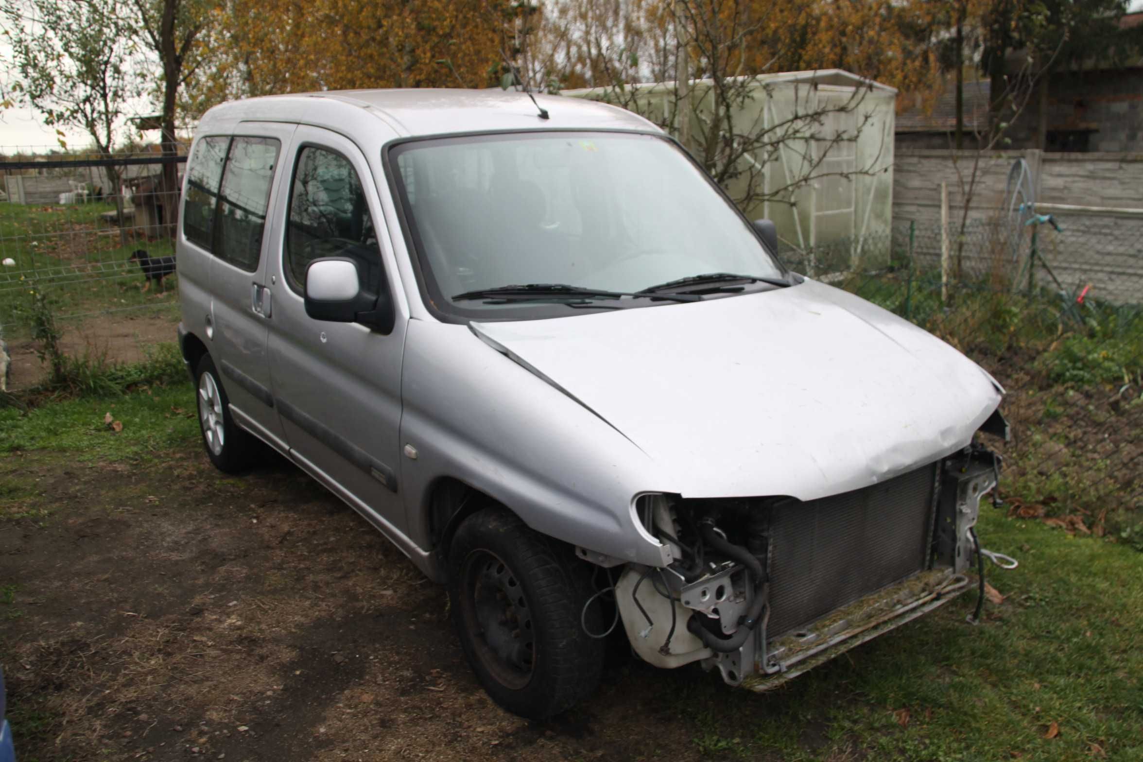 Berlingo Partner  2,0 HDI RHY Kolor EYCC Auto na Części