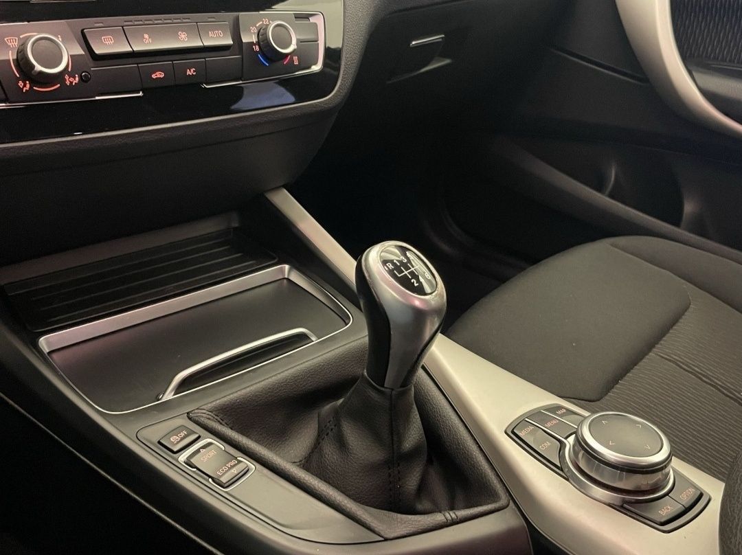 BMW serie 1  116d  efficentdinaymics c/ 50.000 km como novo
