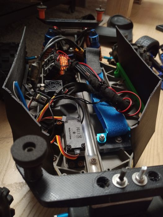 Traxxas slash AWD sporo zmian.