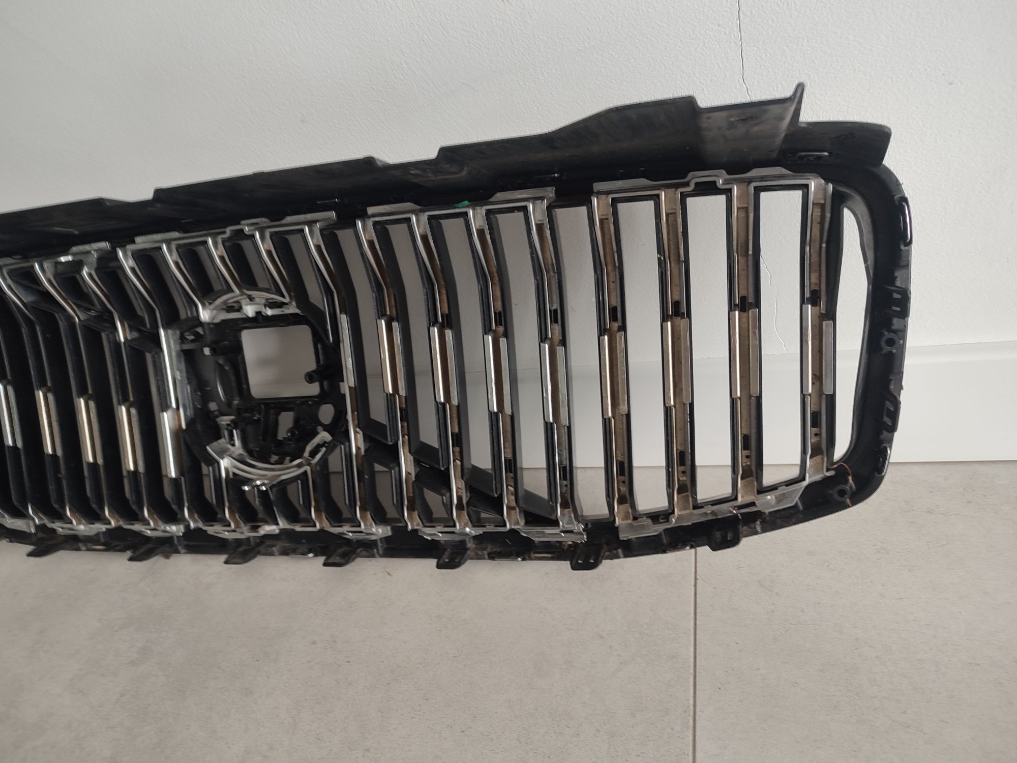 Grill Atrapa Volvo XC60 II Lift INSCRIPTION Kamera Oryginał