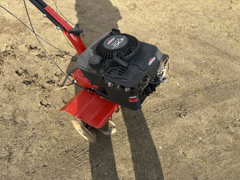 Glebogryzarka z reversem silnik B&S 5hp.