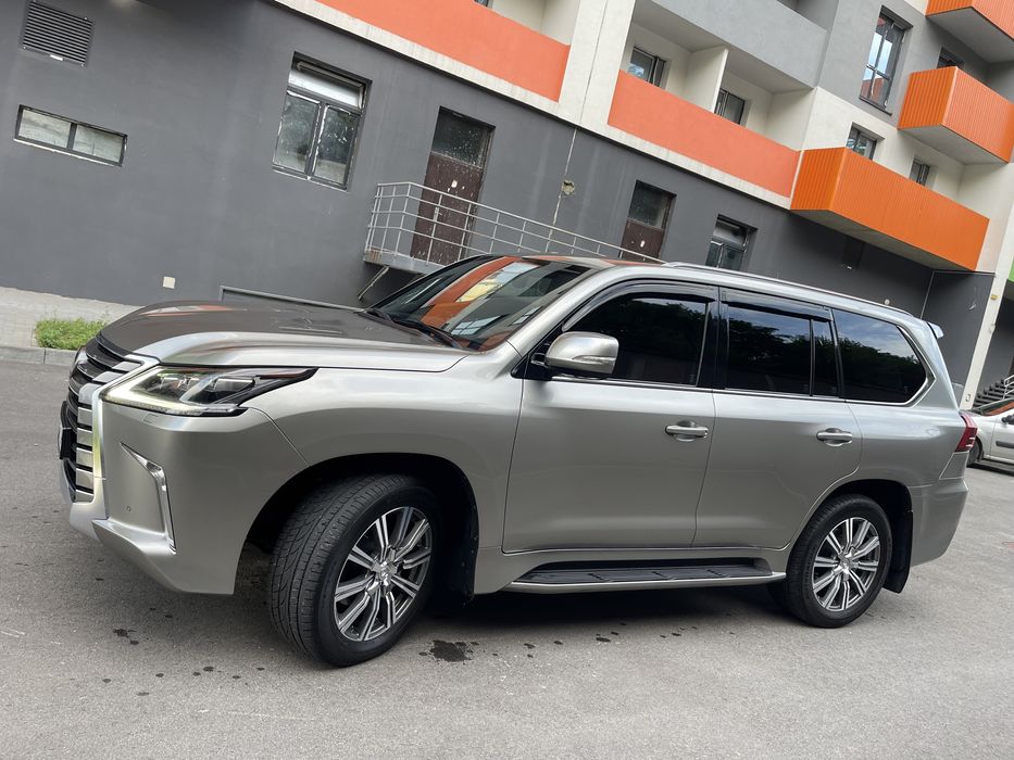 Продам официальный автомобиль Lexus LX 450