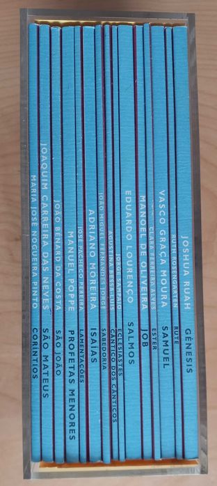 Bíblia [ed. Três Sinais em caixa de acrílico com 15 livros bíblicos]