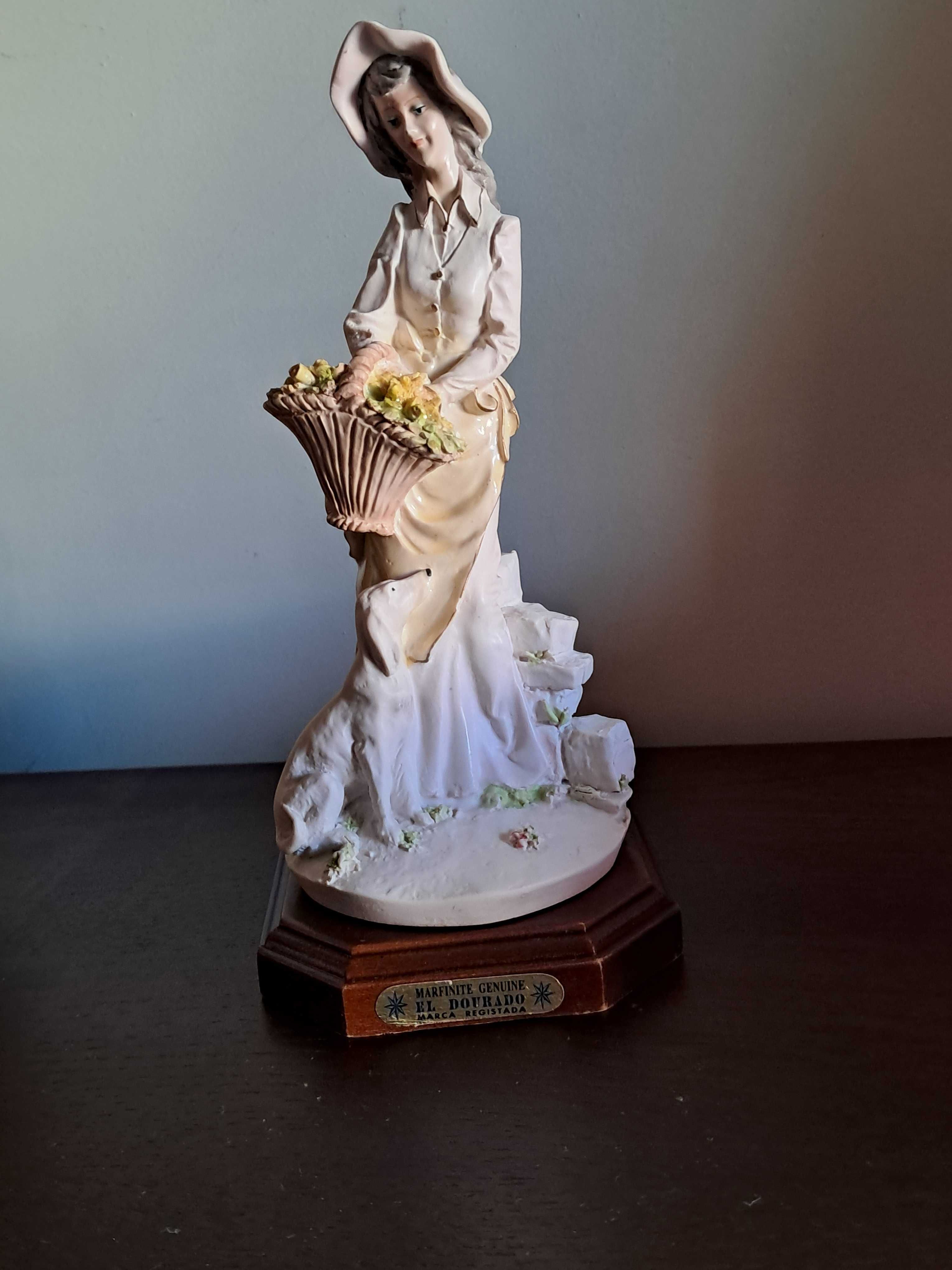 Estatueta em marfinite