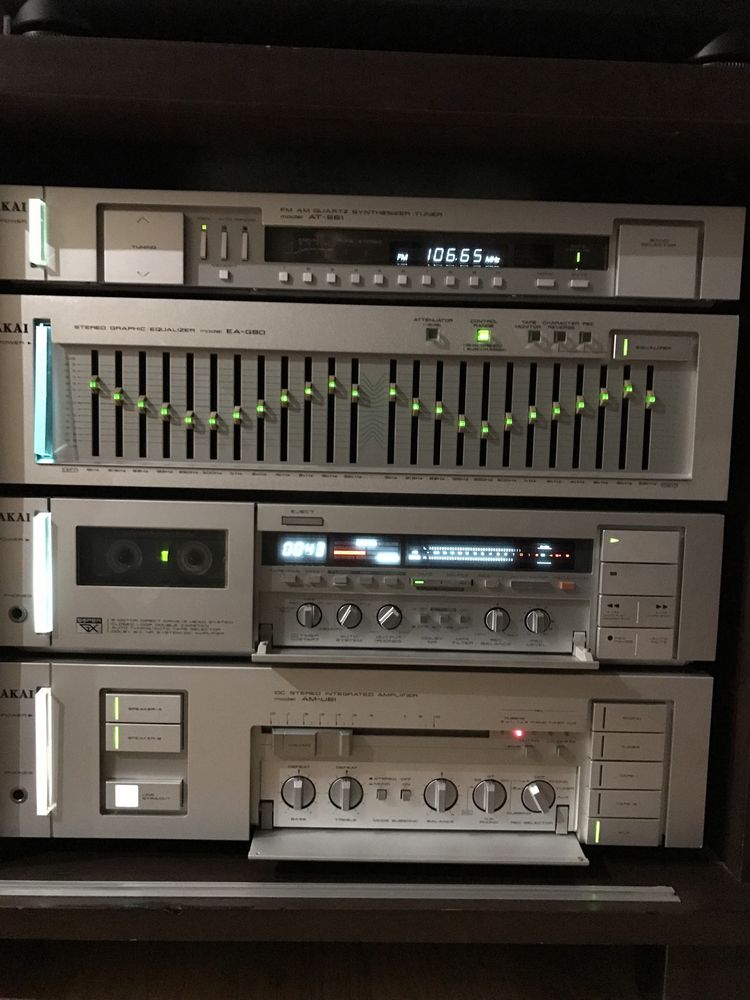 Стойка компонентов «AKAI”