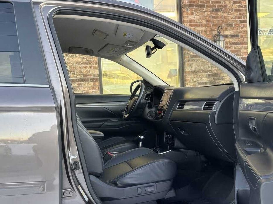 Mitsubishi Outlander SEL S-AWC      2019