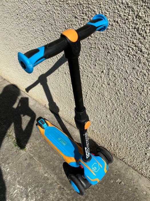 Дитячий самокат у гарному стані