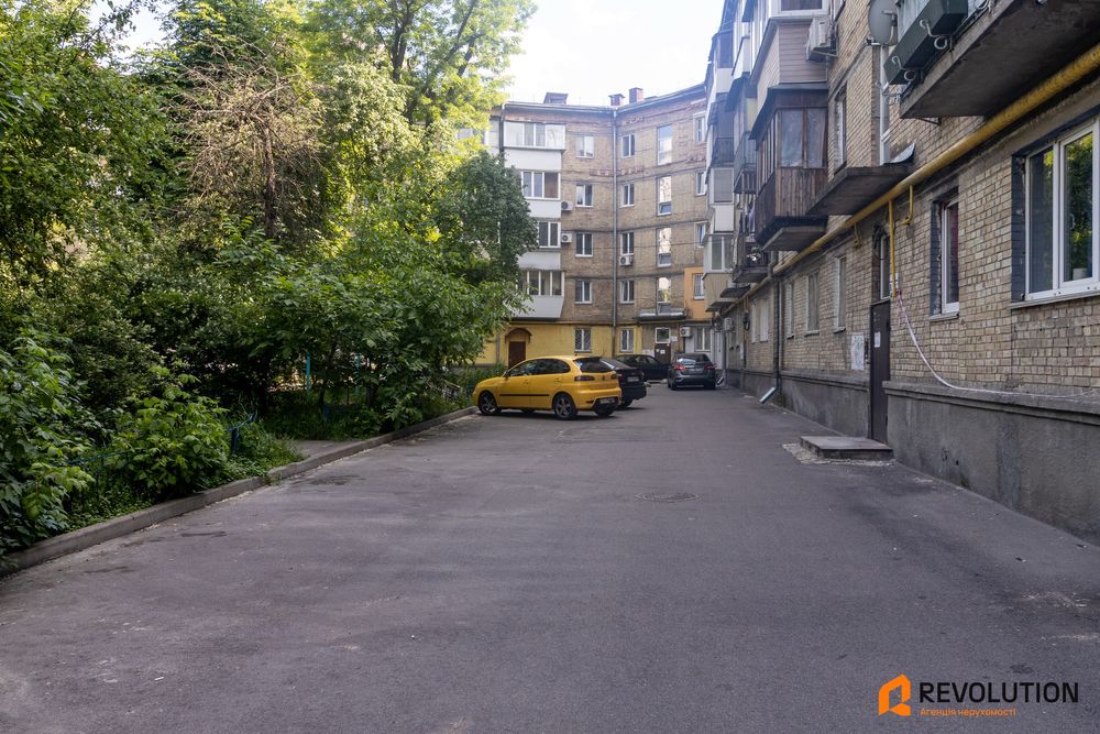 Без%, Фортечний тупик 6/8, печерськ , 1 кімнатна