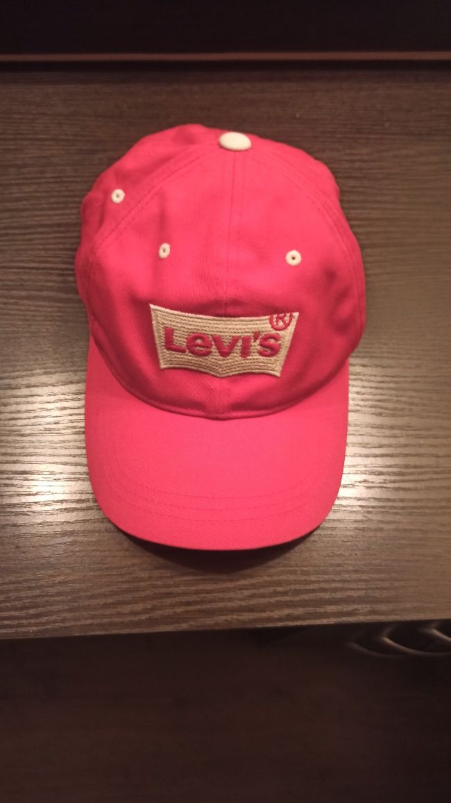 Продам кепку Levis